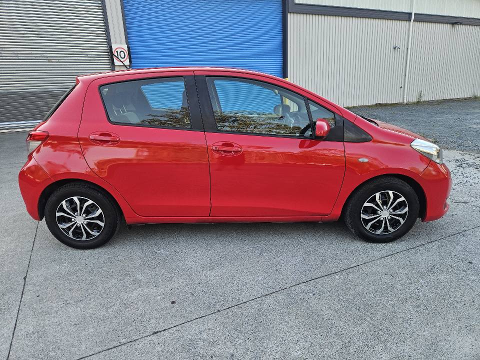 2013 Toyota yaris yr 5 door automatic6.jpg